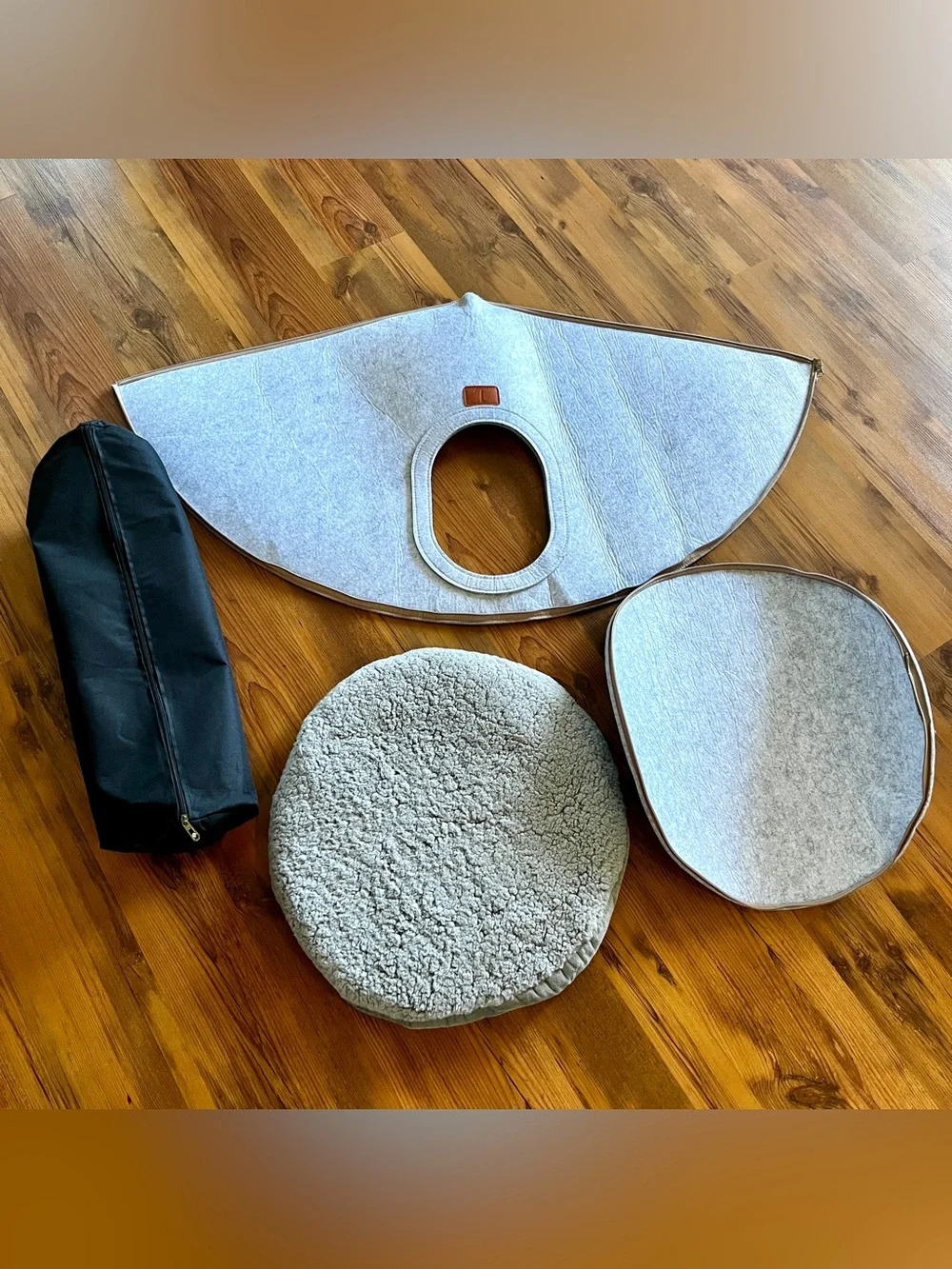 🐶Modern Pet Home Felt Fabric Animal House My Secret Cone Cave - Size Small